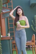 写爸爸看球出神的样子_写